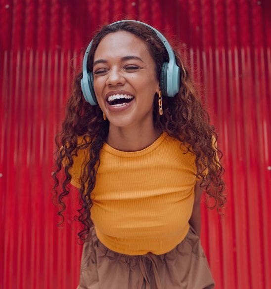 girl-headphones